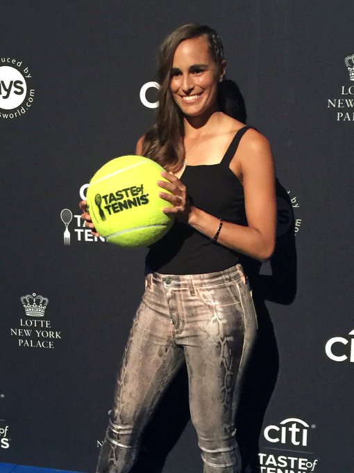 MONICA PUIG - Página 35 ECnNSHSWsAExnqP?format=jpg&name=small