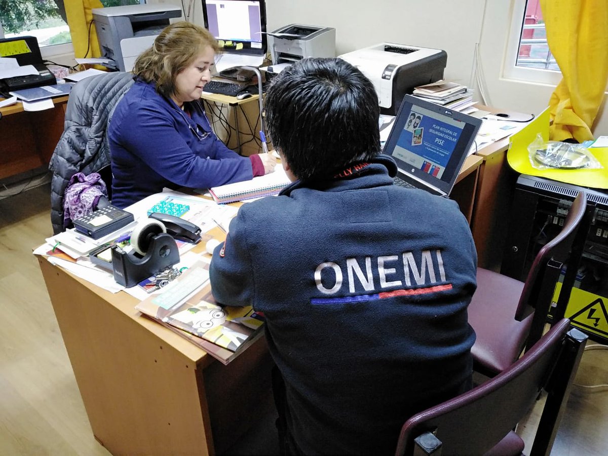 Senapred's tweet photo. #AgendaONEMI Para fortalecer la prevención y respuesta frente a emergencias en la comunidad educativa, #ONEMIAysen capacitó sobre el Plan Integral de Seguridad Escolar (PISE) a la directora de la escuela Gabriela Mistral en Puerto Tranquilo. https://t.co/8koUKVk4Ke