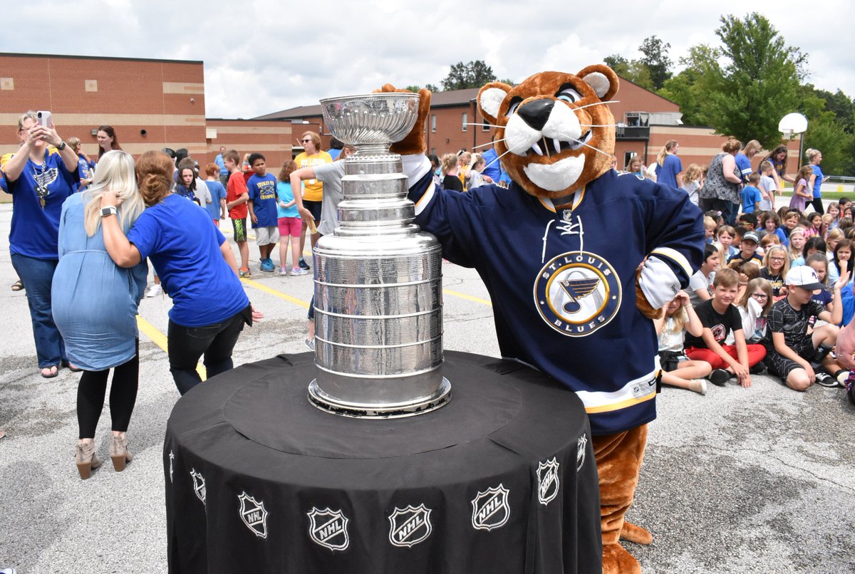 FrancisHowell's tweet photo. @CastlioElem students and staff had a surprise visitor today, a star known around the world. The @NHL's #StanleyCup made a surprise stop as part of its tour celebrating the @StLouisBlues 2019 championship. 
Read more//bit.ly/2TUMkrE  
Watch here: https://t.co/Kt3E2Tz4Yr https://t.co/ATfk79rlCY