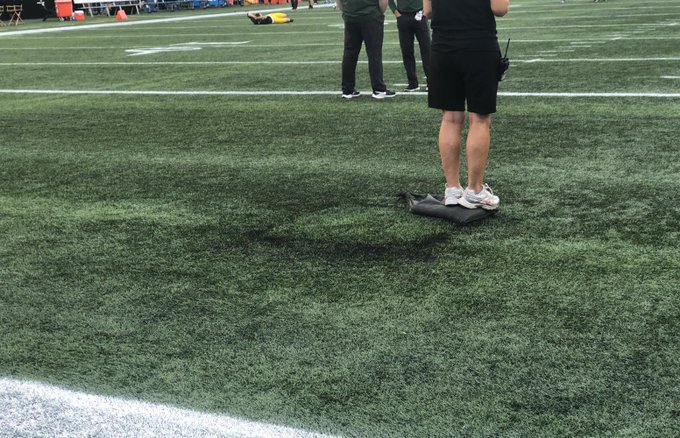 MySportsUpdate's tweet photo. #Packers-#Raiders game in Winnipeg will be played on a shortened field. The game will be played on an 80-yard field with pylons placed between the goal line and 10-yard line on both sides. Also no kickoffs. Teams will get the ball at the 10-yard line to start. https://t.co/BJX20iknDt