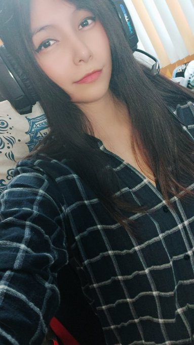 Recuerden que regalo zings a los que estén en el stream ❤
https://t.co/dTJd4i0t8A https://t.co/VVObZ