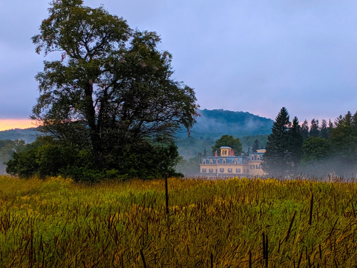 thecrumb_blwc's tweet image. An otherworldly shot of the Bread Loaf Inn, from Lucy Griffith! #blwc19