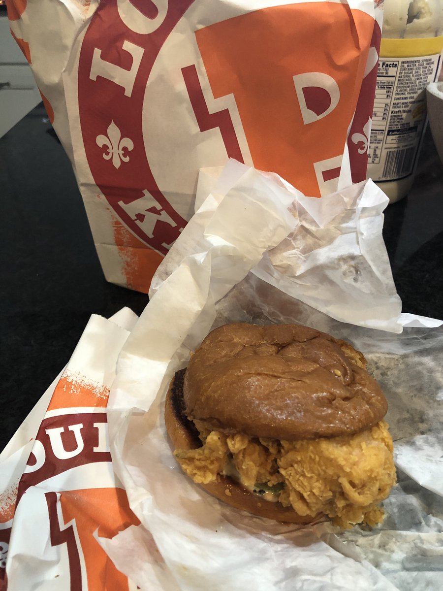 ElaineRVoss's tweet photo. All the hype is 100% accurate!!!!! 

I LOVE Chic-fil-A buttttt Popeyes hit this out the park! https://t.co/8YyzZMHFfo