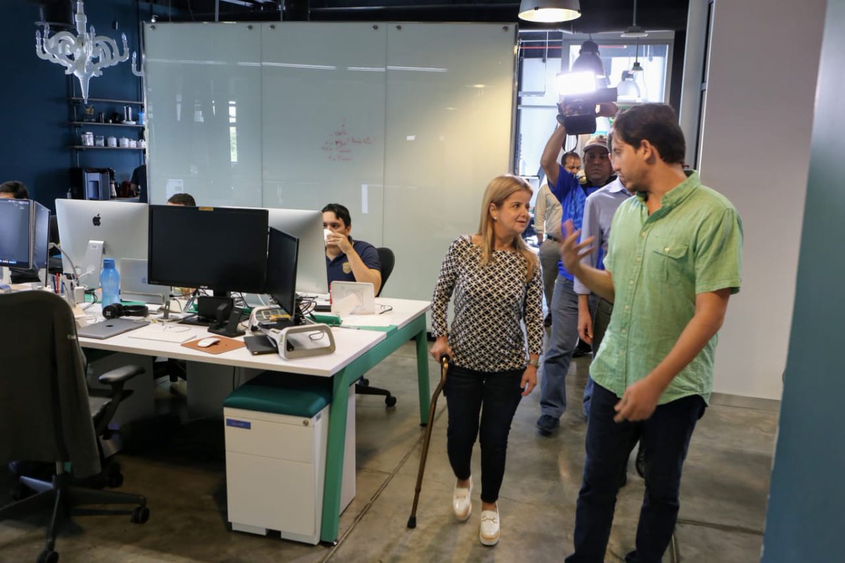 elsanoguerabaq's tweet photo. Hoy estuve en @koombea, un lugar de desarrollo y oportunidades, dirigido por jóvenes atlanticenses y visionarios que saben para dónde va el mundo. Gracias Jonathan, Nicolás y Diego por mostrarme su empresa, ejemplos como este es lo que necesitamos ¡#VieneLoBueno para los jóvenes! https://t.co/r6TIORNz6f