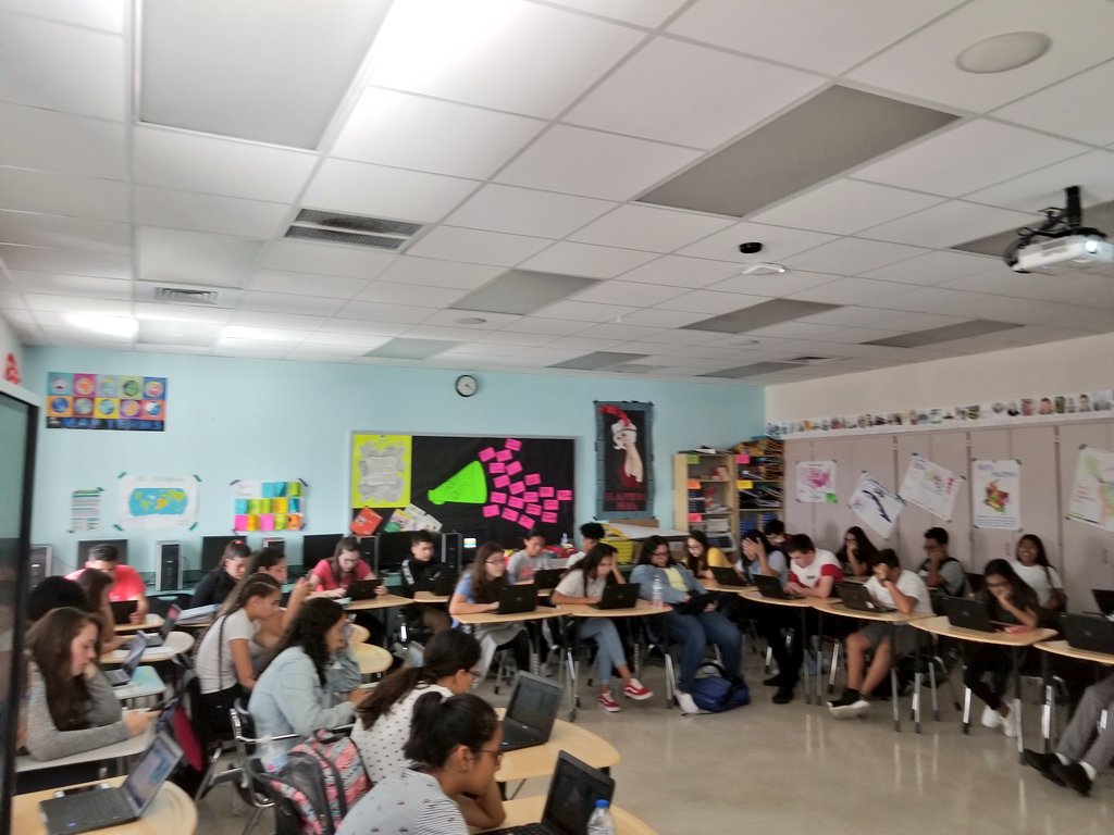MsCurbelopr's tweet photo. Having fun while learning! ¡Divirtiéndose mientrás aprenden! #APHumanGeography #trailblazer #hellosmart #ISA @LancerLeonard @PBCSDEspanol @pbcsd https://t.co/QPEvGbiYHf