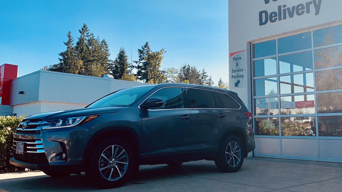 CT_Experience's tweet photo. Alex is now cruising in her new 2019 #Toyota #Highlander XLE!

From Toyota RAV4 to Toyota Highlander... Congratulations &amp; thank you for your business!!!

#TheChrisTurnerExperience
#OwnerApproved
#ToyotaBC
#AlberniToyota https://t.co/BgEFkP2mld