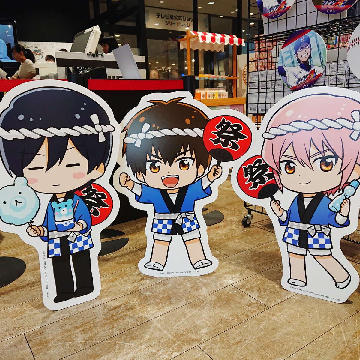 ツリービレッジ アニメ ダイヤのａ Act ツリービレッジ 先日放送の 生ってこーぜ 内でご紹介頂きました限定グッズは ツリビレ でお取り扱い中です 店内には可愛い描き下ろしイラストを使用したパネルも登場中 この夏休みにぜひ ご来店