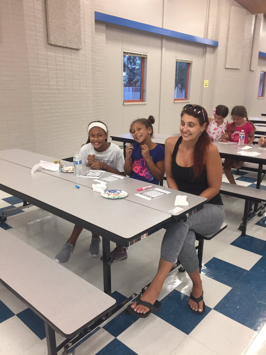 wrleever16's tweet photo. Popsicles &amp; Bingo w/ the Puma Team @WRidgeMS ! #lookwithin #teamwestridge https://t.co/cBrG6dolKJ