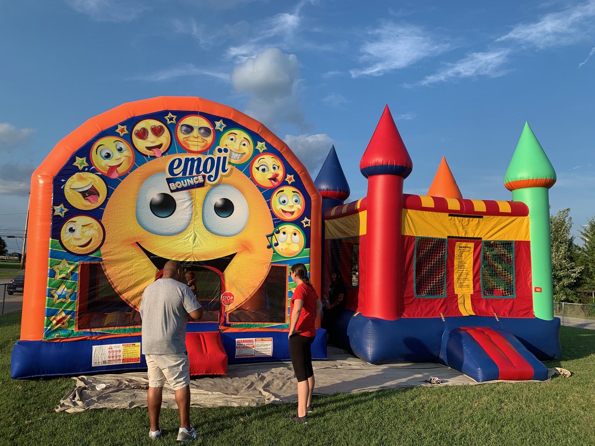 kdaniels223's tweet image. Back to school BBQ! Special thank you to Christiana Care for sponsoring our event again this year. #thelittlecolonials #thepowerofprecsd