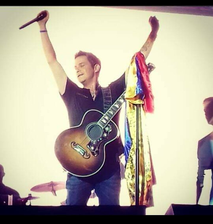 andre8889_gil's tweet photo. Medellin te espera @ASanz_Colombia @AlejandroSanz @UMusicColombia #lagiraColombia https://t.co/GzdTl1YA6i