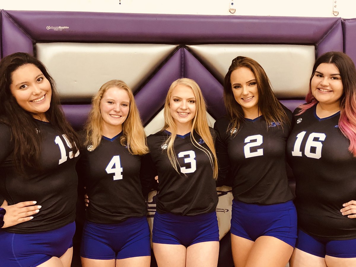 reapervolley's tweet photo. Class of 2020 seniors https://t.co/X4QLM2JNqj