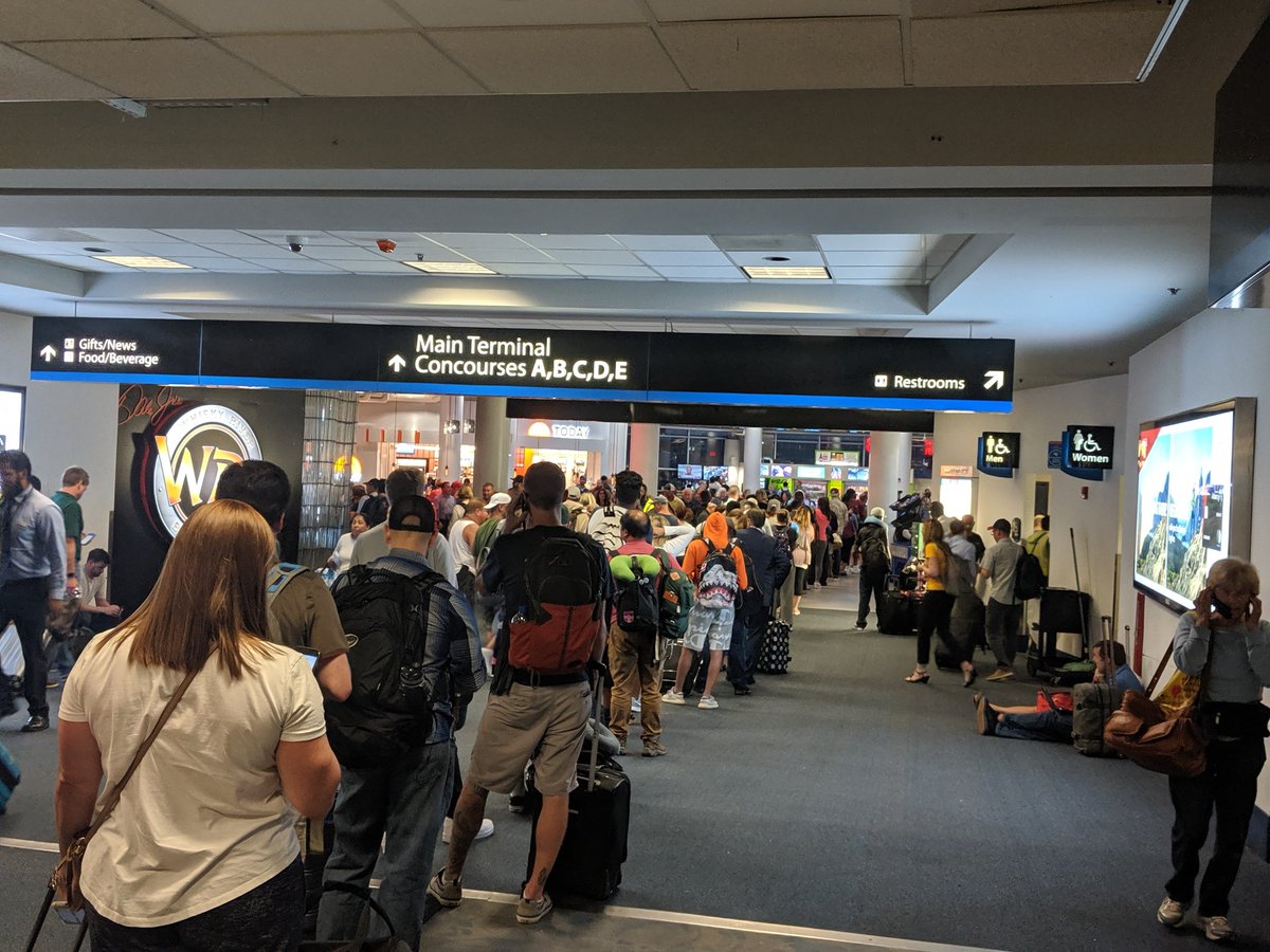 llolee's tweet photo. Check out the customer service line for @AmericanAir... https://t.co/FXm69EpRkj