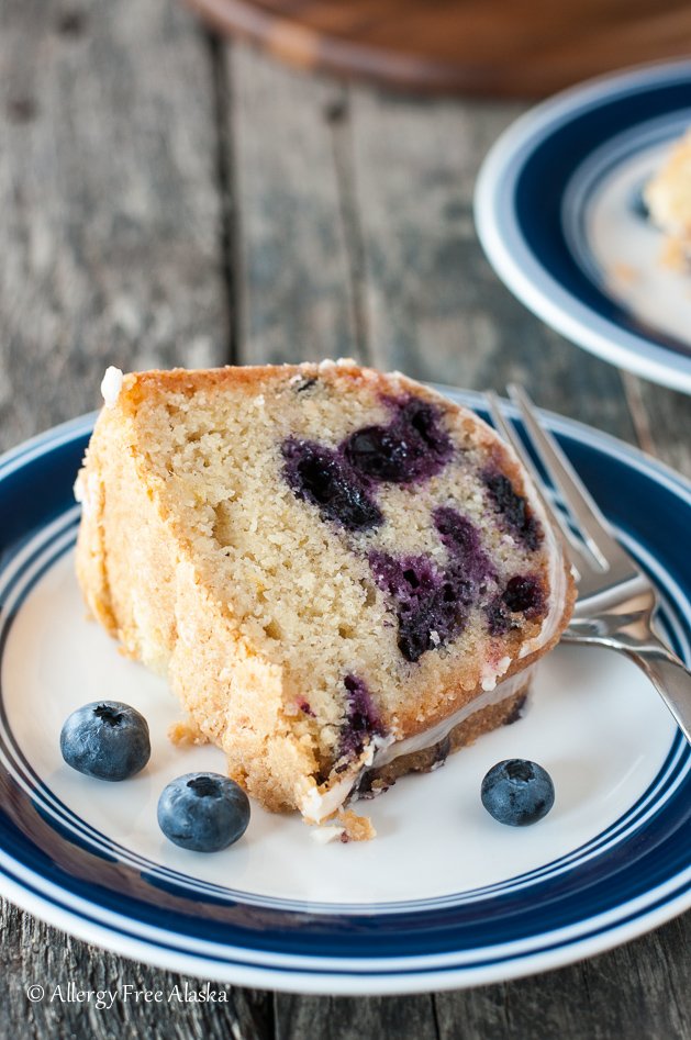 The flavor of this Gluten-Free Blueberry Lemon Bundt Cake is unreal! No artificial extracts are used - it's all pure fresh lemon. It's LUSCIOUS.

bit.ly/2zoBzEN
