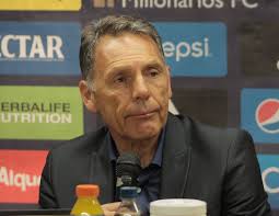 Reporte_Futbol's tweet photo. Miguel Ángel Russo 🎙🔥: “El VAR SIEMPRE va para un solo lado". https://t.co/OVdym4WuPI