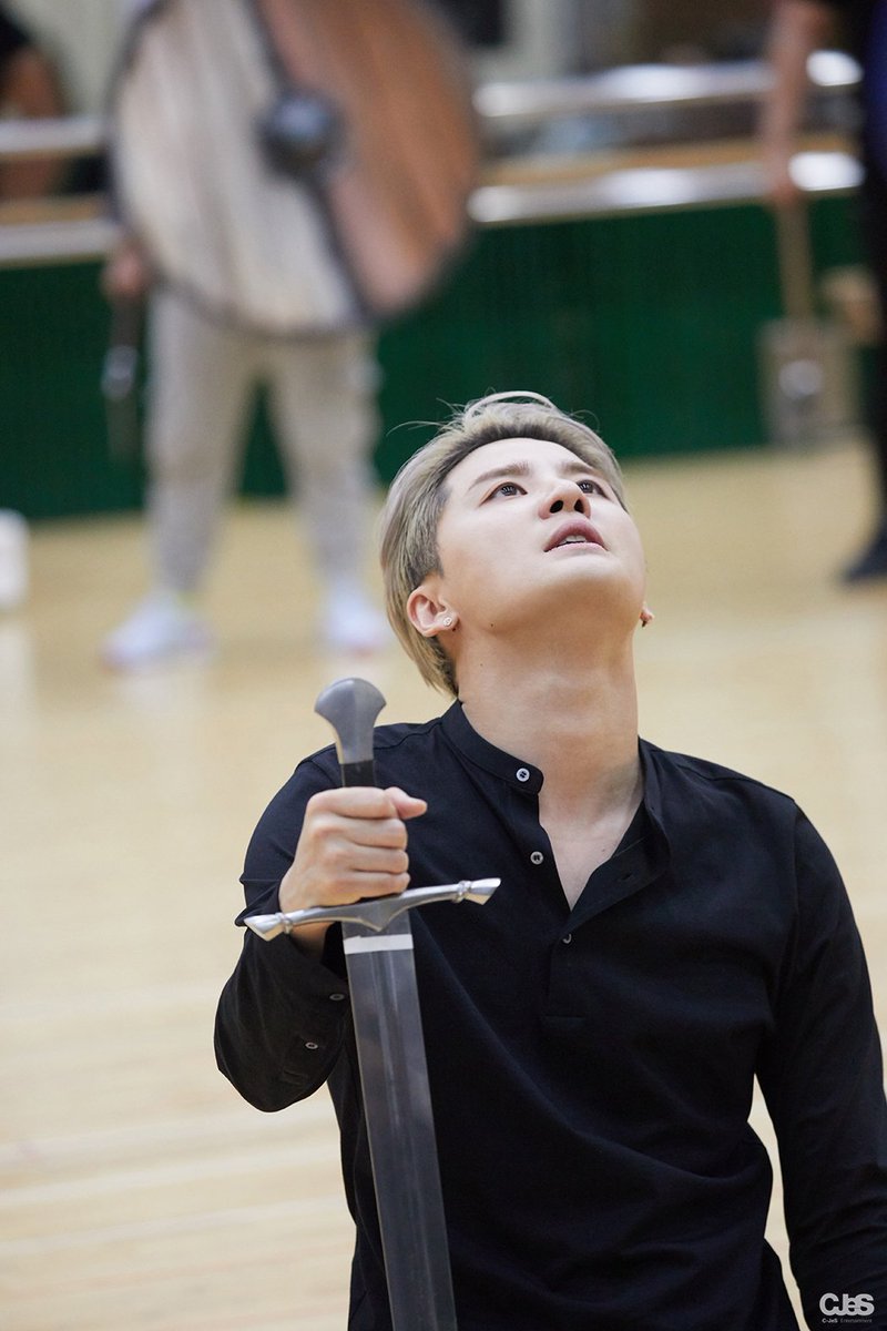 #김준수_한류문화대상_축하해
내가 당신의 팬인 게 자랑스럽다 
당신이 걷고 있는 이 길이 너무 좋다
언제까지고 계속 따라갈래
아름다운 나의 샤더왕😍😍