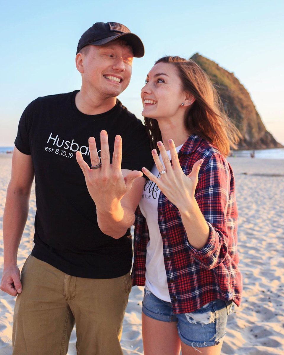 “Now I get to call you my HUSBAND”

VISIT👉 buff.ly/2J2PCC4

👰🤵CONGRATS for your engagement Sarah!!!💪❤️
📷REGRAM:@sarahniccum

#theringorg #weddingvenue #weddingideas #wedding #proposal