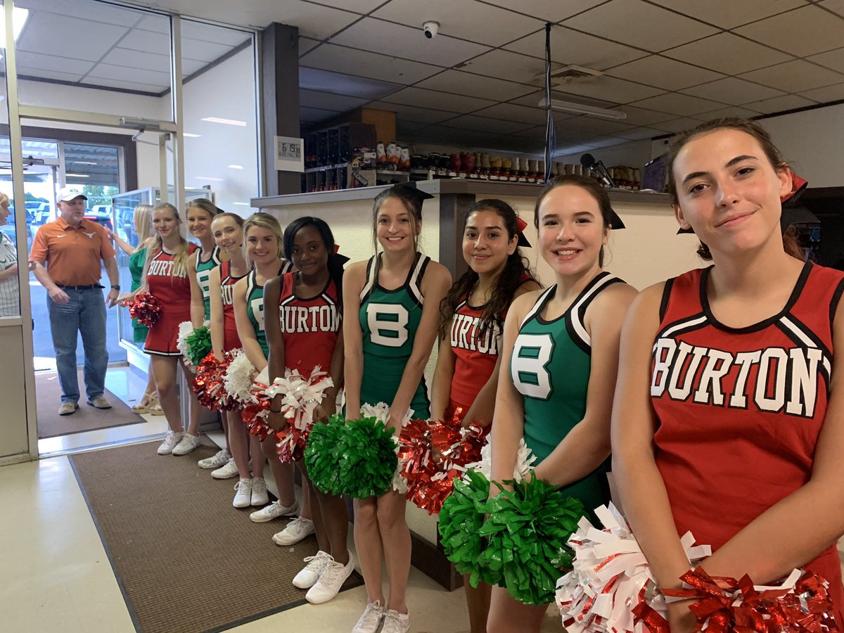 BurtonCheer's tweet photo. Washington Count Cahmber Tailgate 2019!!! #BetterTogether #smalltownbigdreams https://t.co/Zb8YG8YKxm