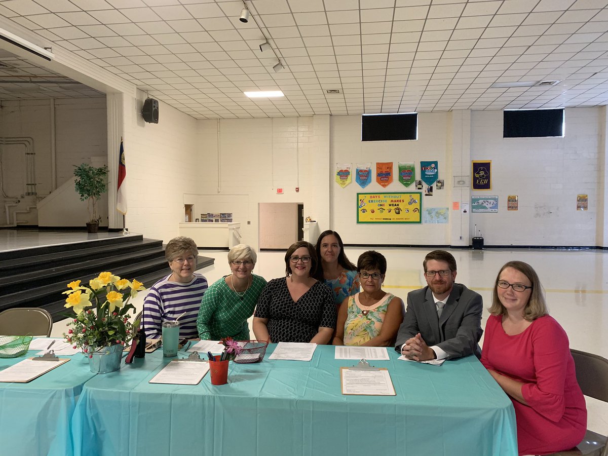 ECPS_DrB's tweet photo. Carver Elementary School Open House! Mr. Holland and Mrs. Miller are surrounded by a wonderful team! Happy New Year! It’s going to be a great school year! #teamECPS #CarverES https://t.co/AaJn2dfUlv
