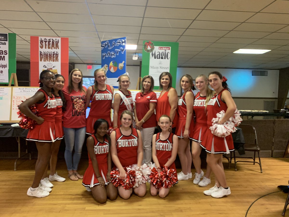 BurtonCheer's tweet photo. Tailgate 2019!!!!! #SmallTownBigDreams #loiskolkhorst #mattwamble https://t.co/e7iOOx6OdO