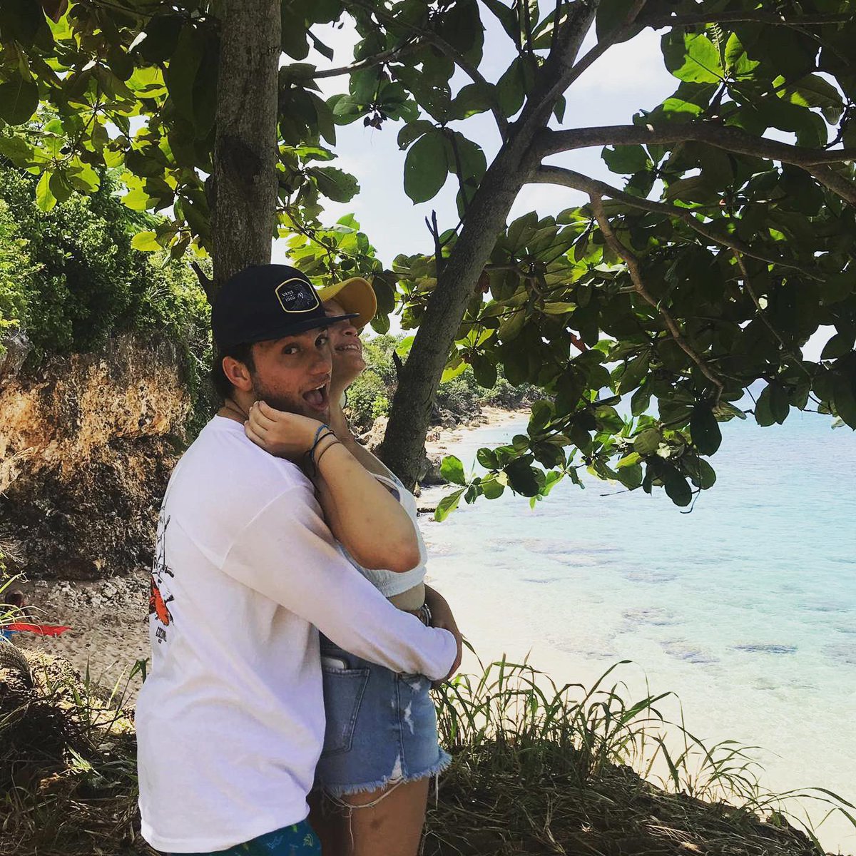Ericruizz's tweet photo. Jueves de apreciar al bompi hermoso❤️ https://t.co/55914dO6YA