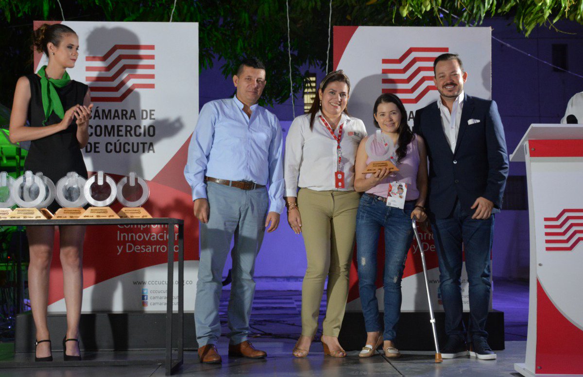 cccucuta's tweet photo. Entregando reconocimientos a  empresarios del programa Empréndelo, finalizamos primer día de Yo Compro en mi Tierra. Más de 300 empresas en Relacionamiento Comercial, 8 conferencias en Agenda Académica, Salón de Artes, Exposición de 70 Emprendimientos y más de 1200 visitantes. https://t.co/lgBeTs2FB9