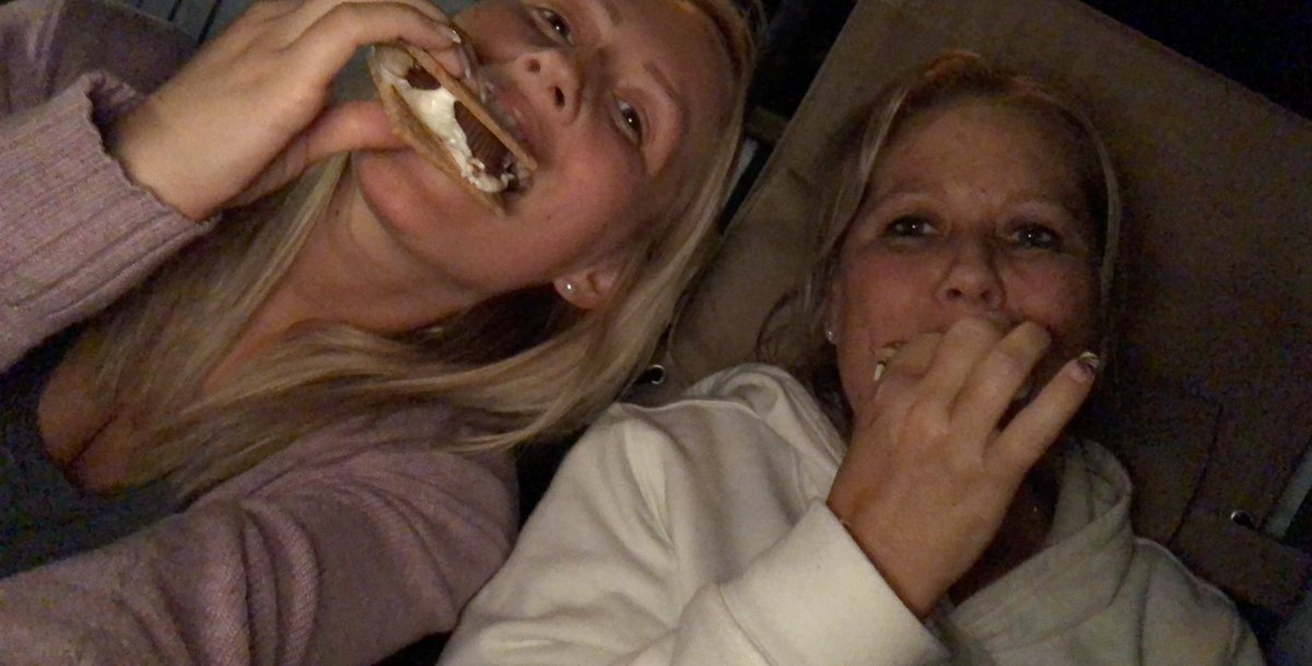 LindsayDeLorme's tweet photo. Only took us til the end of summer #smorelovinselfie #ACESlearners #summerselfiebingo @ACESlearners https://t.co/bfMyY1Mjyj