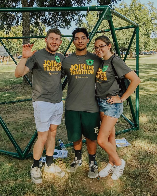 On campus leaders! Welcome Week leaders Charlie Short and Sergio Mendoza help transition new freshmen to Baylor! #BU23 ift.tt/2TUC2HY