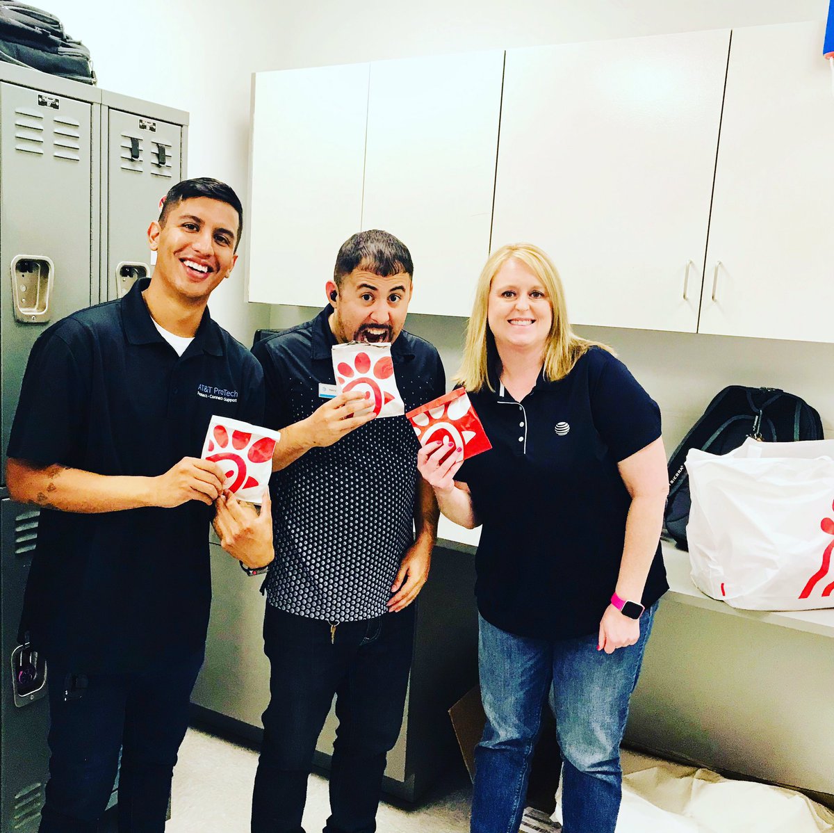 RicktheOtter's tweet photo. Shout to @AddisonSotf for being awesome advocates for #protection!!!. #ChickfilA #connectedandprotected #bundlebeast 🐣🐔🍗 @NTX_Market @LisaKLuff @thedoscarver @fen_prentice @kimlNTX @CR_ProTech https://t.co/oaTW7mxzmx