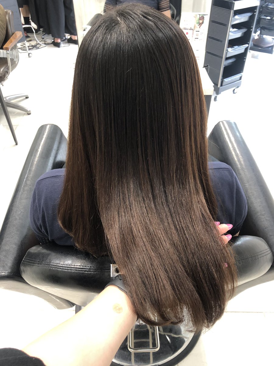 ミオ Muse Incceo ランジェリー美容師 あなたの髪の毛 梳かれ過ぎていませんか Mioの縮毛矯正 をお任せ下さったお客様 今まで縮毛矯正していてもゴワゴワしてしまい 髪の量が多いと思って 髪を梳いて下さい と美容師にお願いしていたそう でも