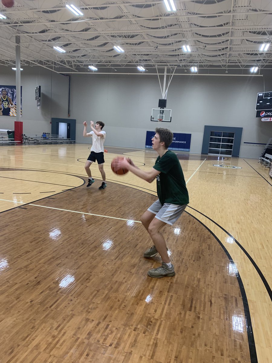 InTheLabwithJam's tweet photo. Guess who is back in the lab after recovering from his ACL injury ...BMoney aka @brennan_beausir WELCOME BACK!!!! #LABWORKPAYS https://t.co/lvEInZLYLh