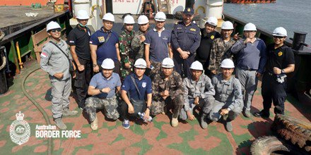 AusBorderForce's tweet photo. Today, 20 officers from @HumasBakamlaRI @beacukaiRI @kkpgoid #PolairUD graduated from a Vessel Search Course run by the ABF College at #JCLEC, Semarang. These officers will put their new skills into practice while patrolling Indonesiaโs vast waters ๐ฎ๐ฉ๐ฆ๐บ #StrongBordersTogether https://t.co/h9c4KklQoc