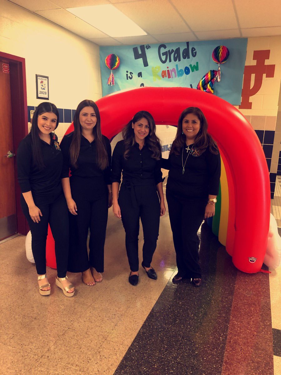 CindyCantuMath's tweet photo. 4th Grade is a rainbow of possibilities! Meet the Teacher Night! @ALZ_Scholars @MsPerez4th @scholarpride #simplythebest #6Distinctions #A94 @McAllenISD #SanchezScholars https://t.co/xByiPnIXov