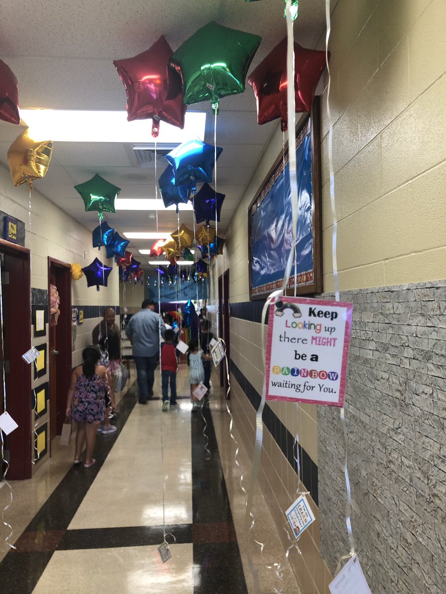 CindyCantuMath's tweet photo. 4th Grade is a rainbow of possibilities! Meet the Teacher Night! @ALZ_Scholars @MsPerez4th @scholarpride #simplythebest #6Distinctions #A94 @McAllenISD #SanchezScholars https://t.co/xByiPnIXov