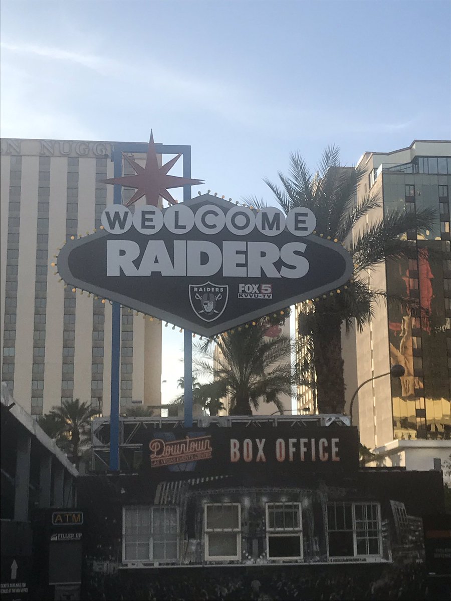 FireAndIceOmid's tweet photo. RAIDERS WATCH PARTY! LETS GO RAIDER NATION! #OaklandRaiders #RaidersWatchParty #LasVegas https://t.co/LeyGn5WHs3