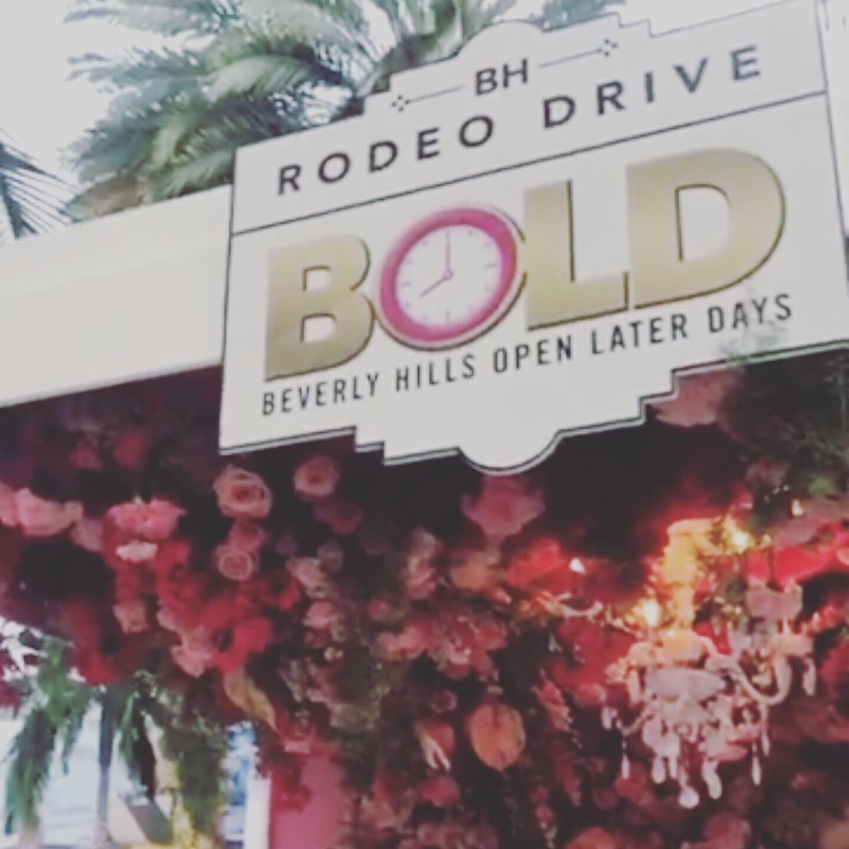 Amazing live mannequins on <a href="/RodeoDriveBH/">Rodeo Drive</a> today through Saturday from 5pm-8pm! 💐 🌹#BOLDBH #onlyonrodeo
