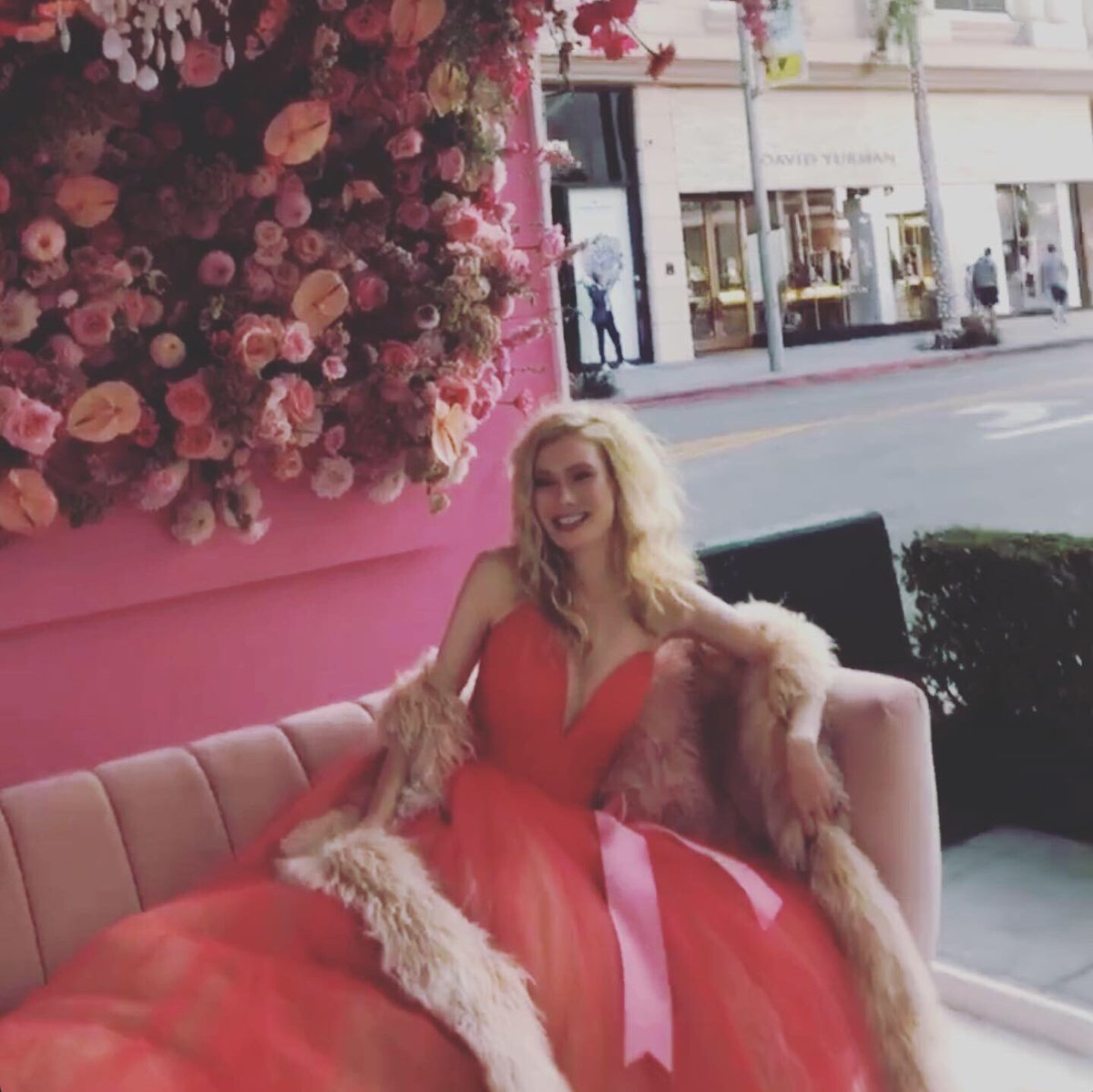 CityofBevHills's tweet photo. Amazing live mannequins on @RodeoDriveBH today through Saturday from 5pm-8pm! 💐 🌹#BOLDBH #onlyonrodeo https://t.co/HQMAmtpg8w