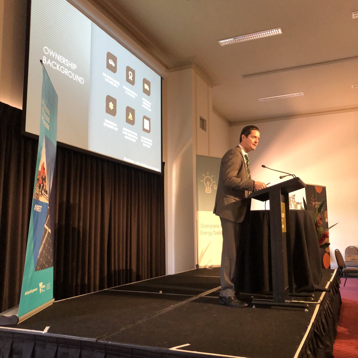 MC <a href="/RegionalStuartB/">Regional Stu</a>, Chair for <a href="/GNETaskforce/">GNET</a> taking us through Decarbonising Transport through his personal experience living with an EV <a href="/Tesla/">Tesla</a> #GrampiansR2Z