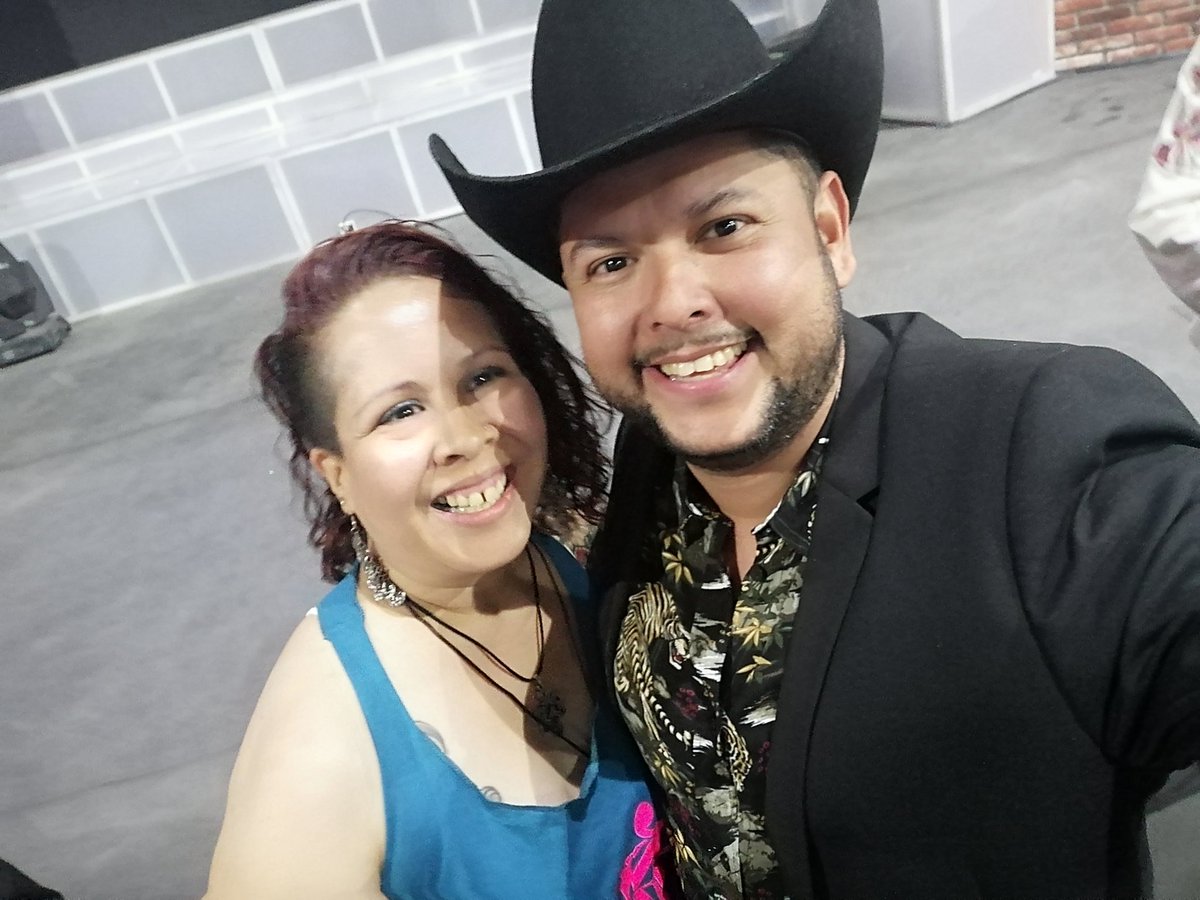 AlinaGmez_SDT's tweet photo. Ayer al final de la grabación de programa nocturno en @Televisa con el mejor @TonoLizarraga1 💚💜💚💜😍 #LaTontaAlegre #InseparablesCDMX #InseparablesDeToñoLzga @ClubElGlamour #ClubOficialElGlamourCdmx https://t.co/CZfAitMzQM