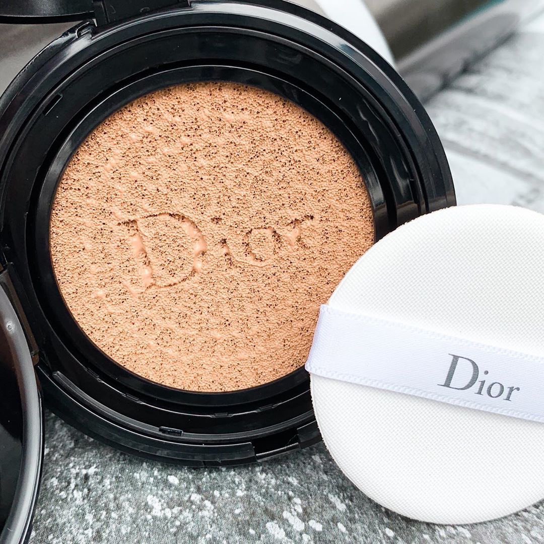 _GANDAGANDA_'s tweet photo. #รีวิวคุชชั่น We often write our names on things that we possess. 😊 thx #diorThailand for helping.
@diormakeup Diorskin Forever Couture Perfect Cushion no 3N ตลับบางลง ให้ฟินิชแมทท์ที่ไม่แห้ง โกลว์เบาๆ สุขภาพดี
#GDReport #Gdbeauty #ของดีบอกต่อ #ของมันต้องมี #รีวิวจริงใช้จริง https://t.co/OthdQLD6nC