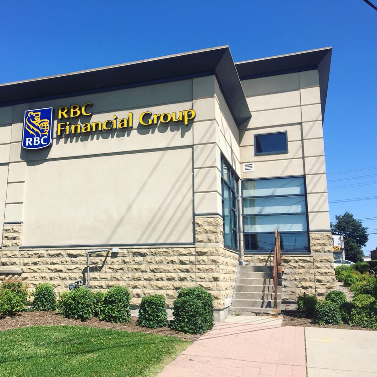 Open an RBC all- inclusive account by September 3 and get a free ipad !!! -
For more information go into our location in the bia and ask about this offer.
-
📍1104 Albion Road, Etobicoke