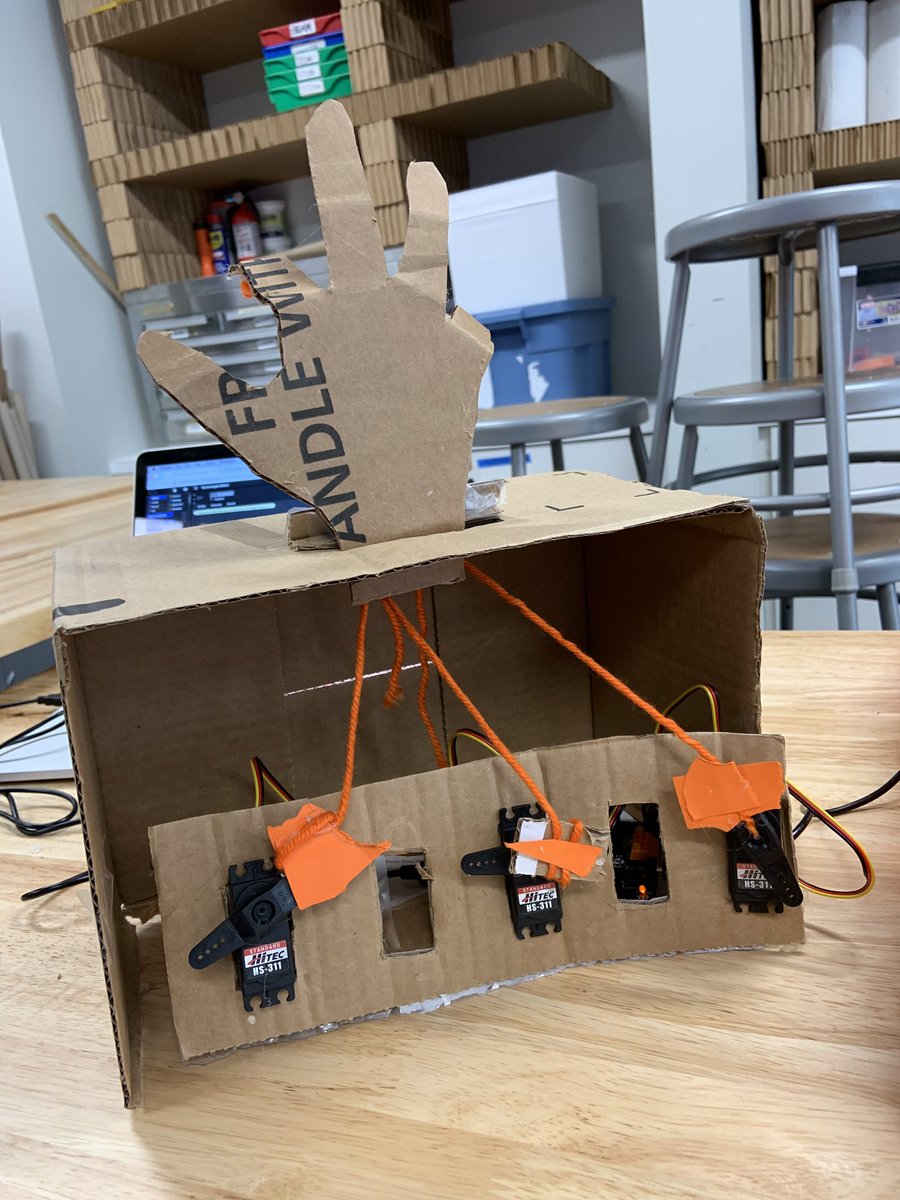 MariaVdeG's tweet photo. Una divertida forma  de programar 😍🤖 https://t.co/vaZ4XuwT0J