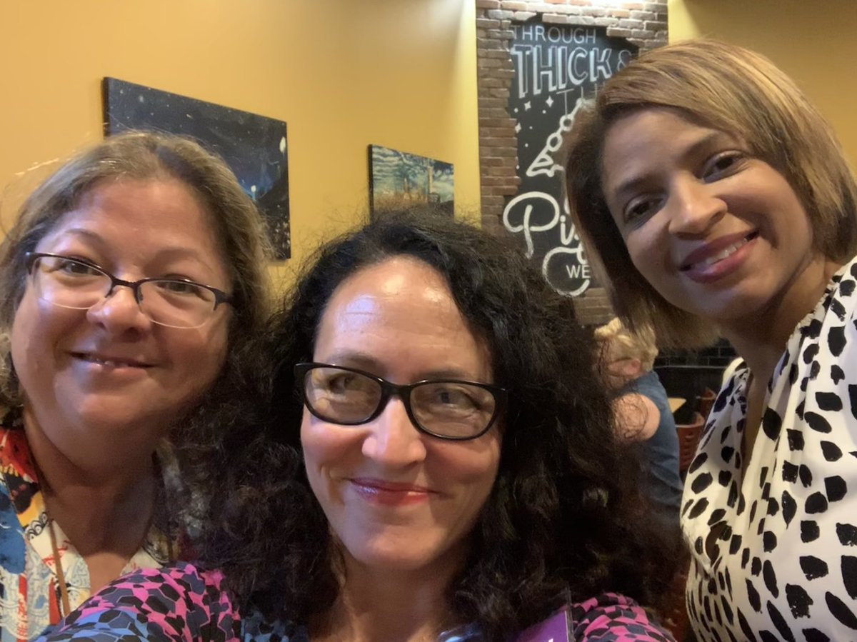 elysedashew's tweet photo. One more #DemGoodTimes with precinct 34 in my own neighborhood hangout @HawthornesPizza in @MeridianPlace. These Dem Good Times hangouts are sprouting up everywhere. It’s a civically engaging, socially connecting, community building local movement. 💙💙💙 https://t.co/qbOZiy0Lvi