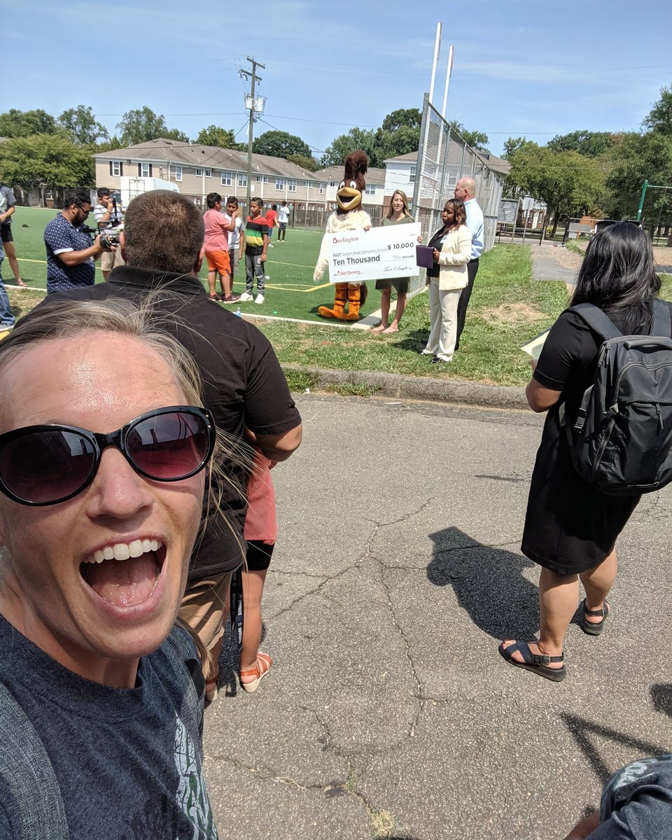 GRES_5th_grade's tweet photo. Dear @Our_Burlington -thanks for the best back to school surprise EVER!!! https://t.co/7Pn5gz5DzL