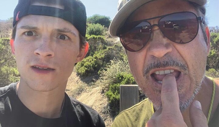 IniciativaV's tweet photo. 🚨 AHORA 🚨
#TomHolland acaba de publicar en su INSTAGRAM varias fotos de él junto a #RobertDowneyJr (#IronMan) con la siguiente oración: "¡Lo hicimos, Señor Stark!" 😭 #BringBackSpideyNOW https://t.co/Tfxvzp7F7x