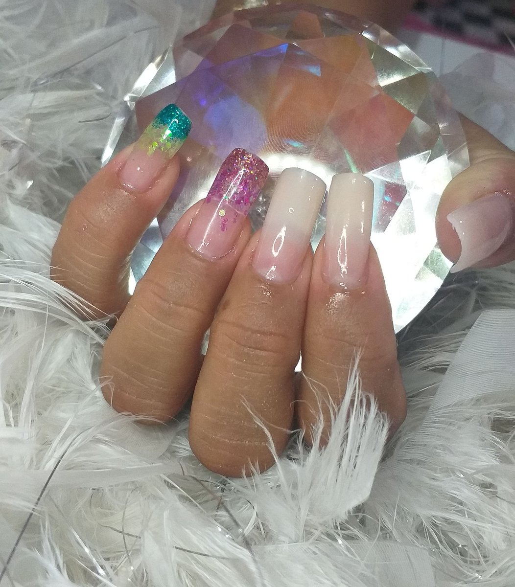 UnhasImperio's tweet photo. Que maravilha é essa?😍💅 já nos segue no Twitter↘️ 
@unhasimperio
No Instagram ↘️ @imperiodasunhasdk
 #manicuresunidas #manicuresporamor #unhasdefibra #cursovip #unhasdegel #acrigel #lovenails #nailslove #fibradevidro #cursotop #esmaltes #loucasporunhas #eamalteslindos https://t.co/3sBhVk2YpE