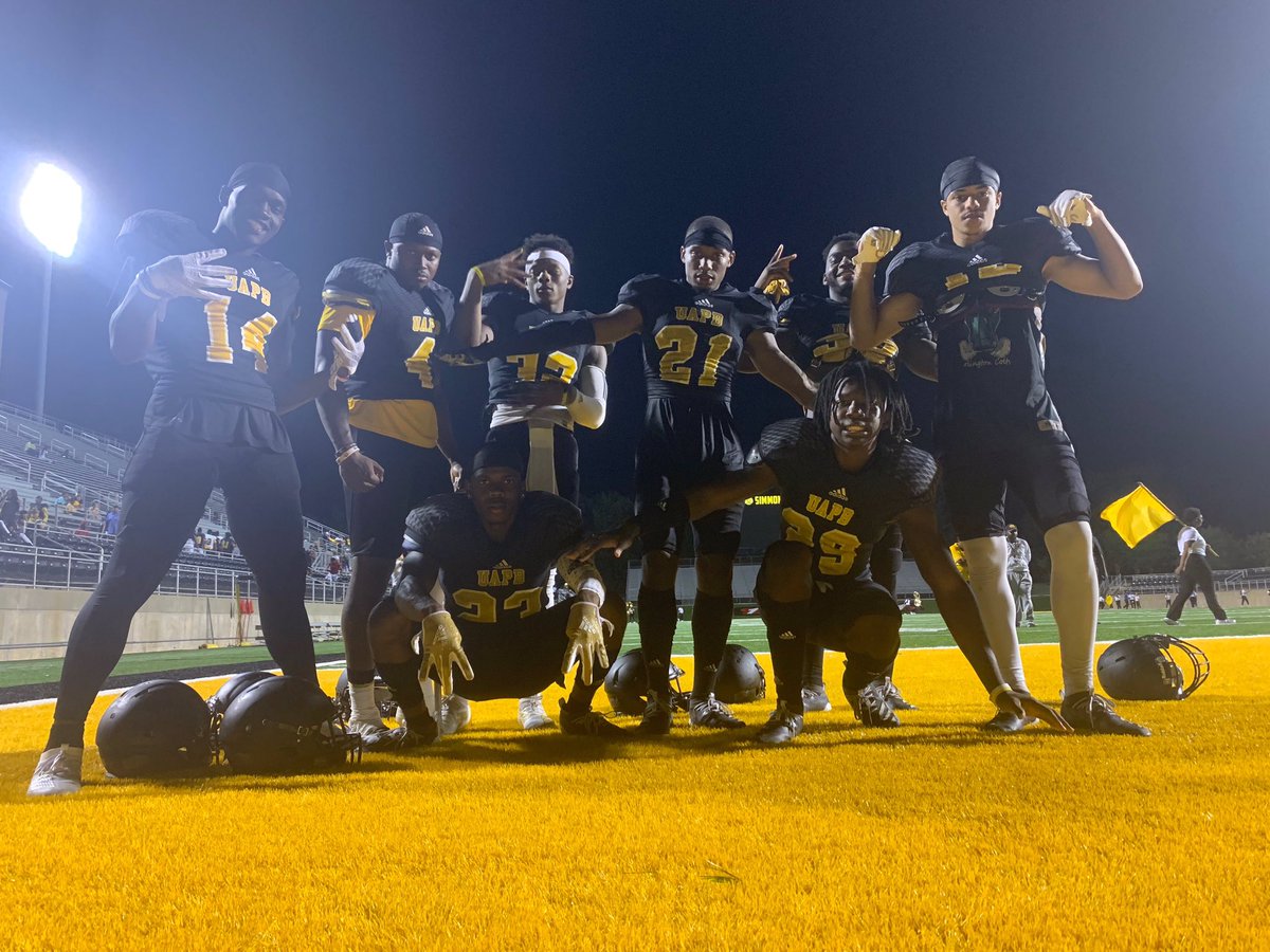jalonthigpen21's tweet photo. we be them niggas we ain’t worried bout nobody 🙅🏾‍♂️🖕🏾 #DBU #UAPB https://t.co/m1wf1oxsyj