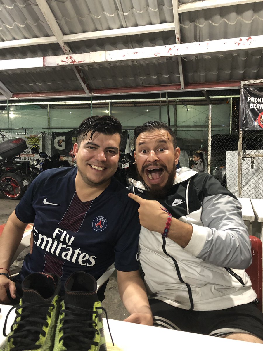 Atletico24fc's tweet photo. 🚨🚨🚨 #atenti

“Agradecemos a @MasterChefMx por permitirle al #ChefRogelio venir a visitarnos a nuestro encuentro de hoy” https://t.co/hrMId7Y1ci