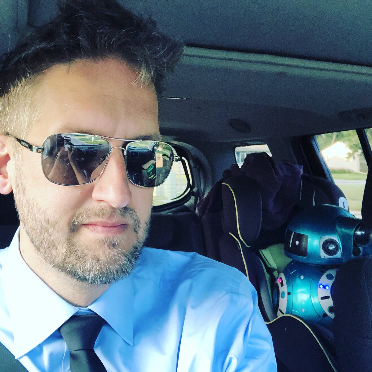 torreyproctor's tweet photo. The cliche selfie with robot in the car seat #nursedroid #astromech https://t.co/X6bFFCQdKM