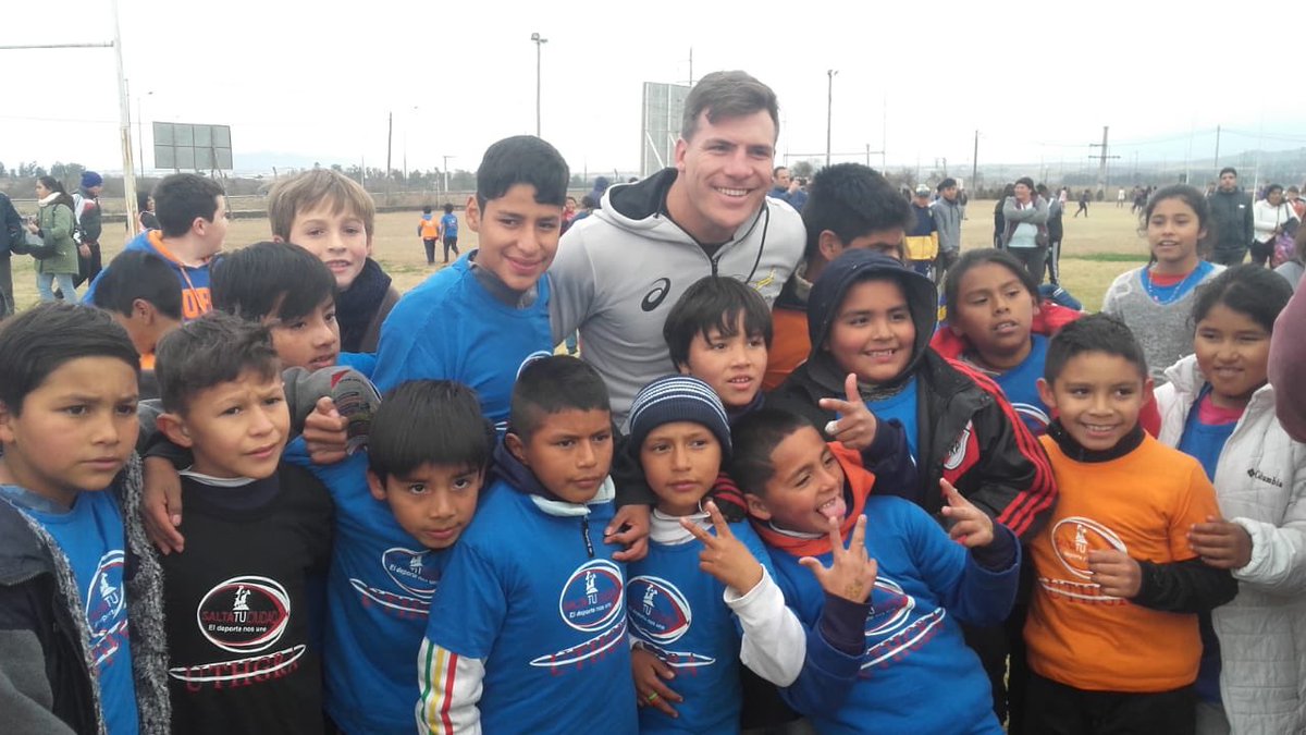 DeporteCiudadSa's tweet photo. #DEPORTE El programa “Rugby en los barrios” está en  distintos puntos de la ciudad para desarrollar actividades recreativas  y deportivas con niños de 6 a 17 años. https://t.co/I6VaNBuFHp