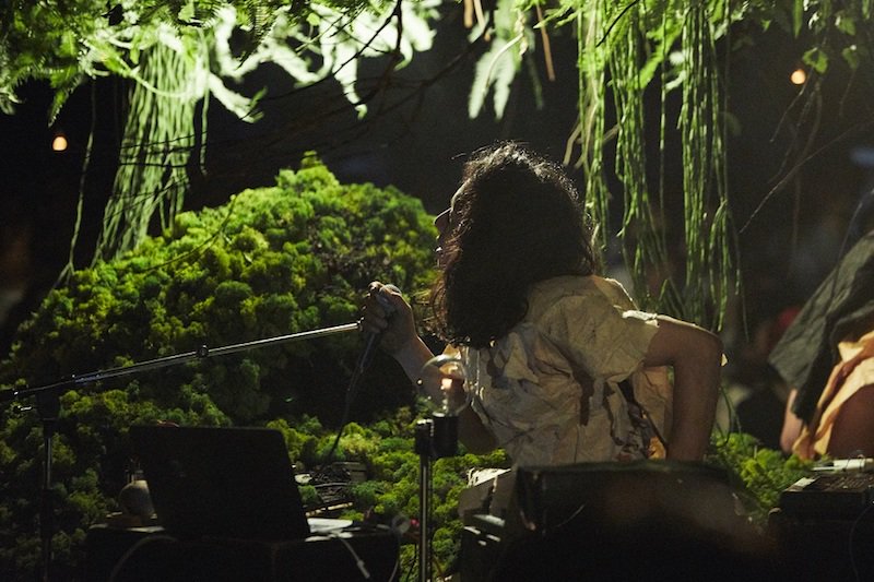 【NEWS】水曜日のカンパネラとオオルタイチの新ユニット“YAKUSHIMA TREASURE”が15周年のリキッドルームで初ワンマンを開催
花道家・上野雄次とのコラボレーションでリキッドルームの中心に屋久島が出現、驚きに満ちたライヴの模様が届きました！
ototoy.jp/news/93596